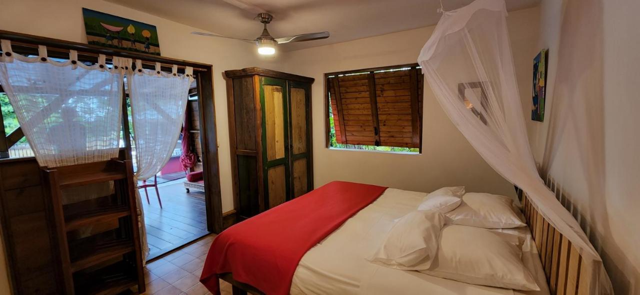 Les Bananes Vertes Ecolodges Saint-Claude Eksteriør bilde